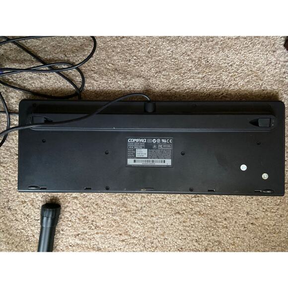 Compaq Wired Keyboard Model Number KB-0133 - Picture 3 of 4